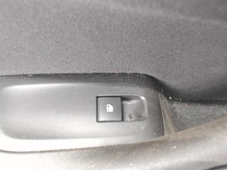 Кнопка стеклоподъемника переднего левого Opel Zafira C 2011-2016
