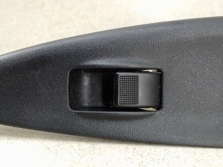 Кнопка стеклоподъемника заднего левого Mazda 6 1 2002-2005