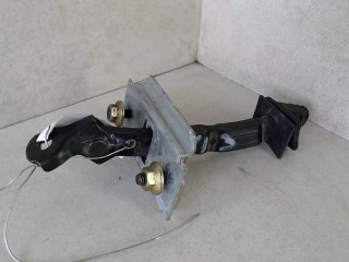 Петля двери задней правой Mazda Premacy 1 2001-2005