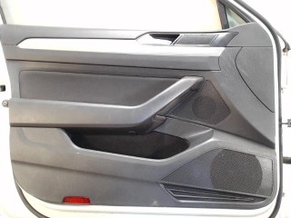 Обшивка двери передней левой (дверная карта), Volkswagen Passat B8 2014-2021