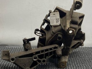 кронштейн коробки (балка кпп), Renault Clio 2 поколение 1998-2002