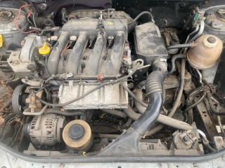 Renault Megane 1 поколение [рестайлинг] 2000г. 1.6 л., K4M 700 - фото №4
