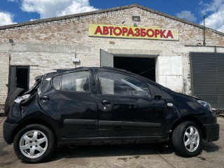 Автомобиль, с которого снята деталь