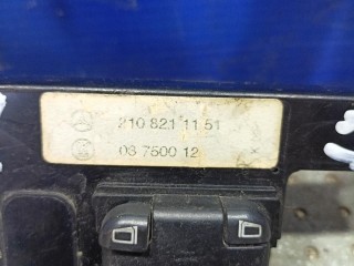 кнопка стеклоподъемника двери, ориг. номер 2108211151, 2108214551, 2108214151, Mercedes-Benz E W210 1995-1999