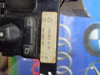 кнопка стеклоподъемника двери, ориг. номер 2108211151, 2108214551, 2108214151, Mercedes-Benz E W210 1995-1999
