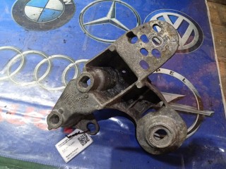 кронштейн двигателя передний левый Audi A6 C5 1997-2001, 4B0199351A