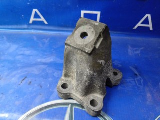 кронштейн двигателя передний левый Audi A6 C6 2004-2008, 4F0199307AA