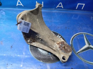 кронштейн двигателя передний Volkswagen Golf 3 поколение 1991-2000, 1H0199354H