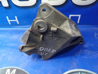 кронштейн двигателя Opel Vectra C 2002-2005, 13112030