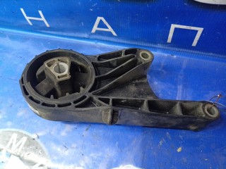 кронштейн коробки (балка кпп) Opel Astra J 2009-2012, 13324496