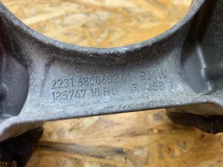 кронштейн коробки (балка кпп), ориг. номер 6850602, BMW 3 F30/F31 2011-2016