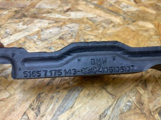 уплотнитель крыла левый, ориг. номер 51657175143, 7175143, BMW X5 E70 2006-2010