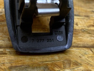 крепление (крючок) солнцезащитного козырька, ориг. номер 7277251, BMW X5 F15 2013-2018