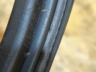 уплотнитель дверного проема задний левый, ориг. номер 7305620, 51727046389, 51727234937, 51727333606, 7046389, 7234937, 7333606, BMW X6 E71 [рестайлинг] 2012-2014