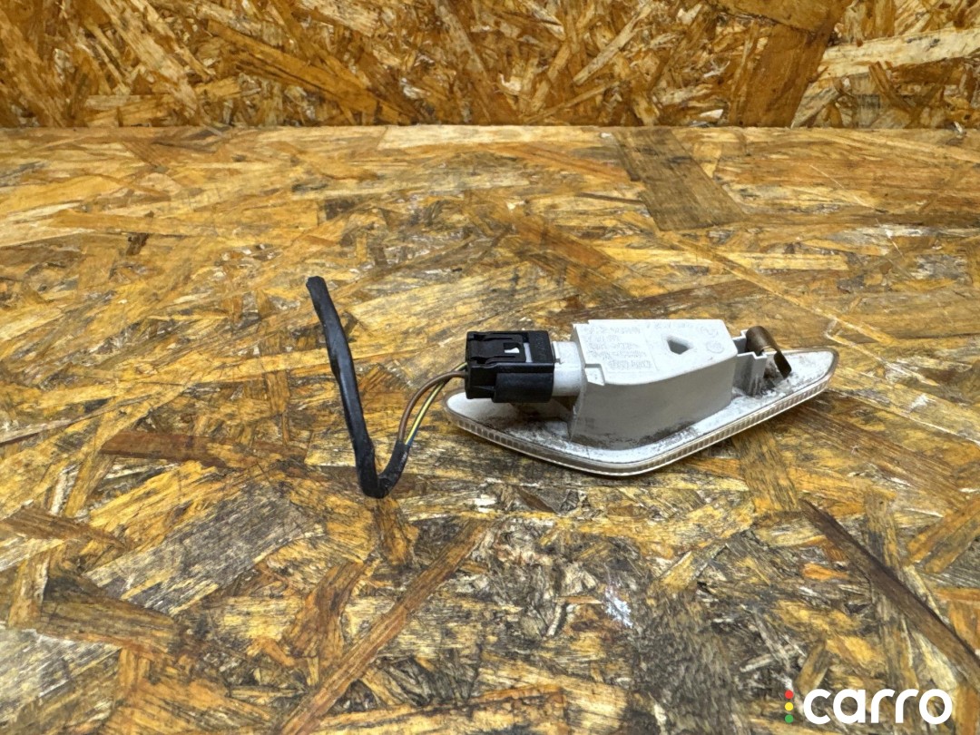 63137171008, 7171008, 7267978 повторитель поворота на крыле правый BMW X5 E70 [рестайлинг] 2010г. - фото №3