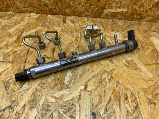 топливная рампа, ориг. номер 13537800602, 13537801992, 7809128, 0281002949, 7800601, 7800602, 13537809128, 13537800601, 13534740787, 4740787, 7801992, 13538577623, 8577623, 0281002948, 0445214135, 13537801991, 7801991, 13537809130, 7809130, BMW 3 F30/F31 2011-2016