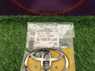 Эмблема TOYOTA, ориг. номер 90975-02038, Toyota Mark II 9 поколение X110