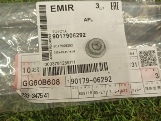 Крепление бампера перед., ориг. номер 52137-22020, 52162-12050, 90179-06292, Toyota Mark II 9 поколение X110