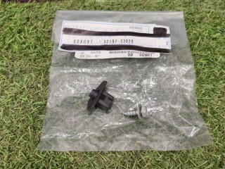 Крепление бампера зад., ориг. номер 90159-60431, 52197-33020, Toyota Camry 6 поколение XV30