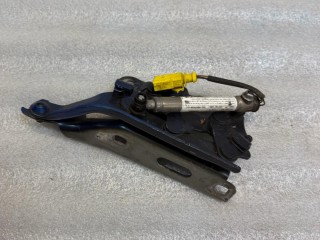 петля капота правая, ориг. номер 8V0823302, Audi A3 8V 2012-2016