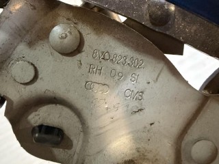 петля капота правая, ориг. номер 8V0823302, Audi A3 8V 2012-2016