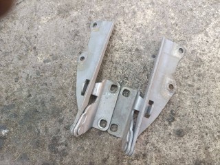Петля капота Nissan Primera P11 1999-2002