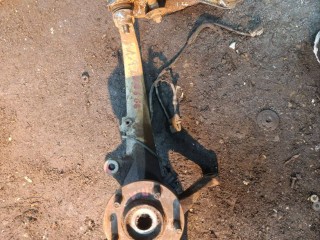 Кулак передний левый Mazda 6 GG 2002-2005