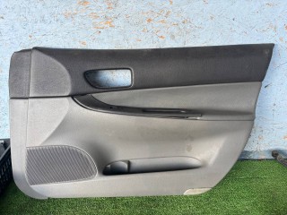 Обшивка двери передней правой Mazda 6 GG 2005-2008