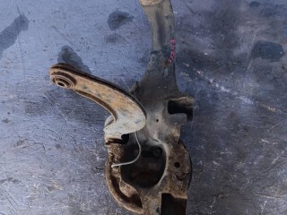 кулак задний левый, ориг. номер 98AG5A969AK, Ford Focus