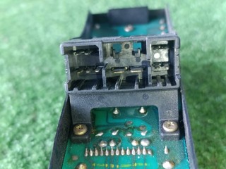 блок управления стеклоподъемниками передней левой, ориг. номер BC1D66350A, Mazda 323 5