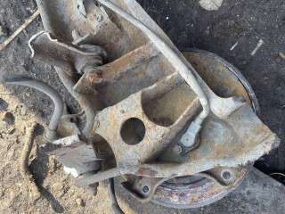 кулак задний левый, Mitsubishi Lancer 9