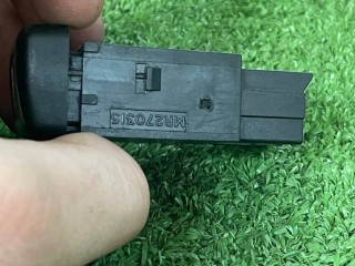 кнопка аварийной сигнализации, ориг. номер MR270315, Mitsubishi Space Star 2002-2005