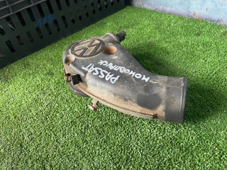 патрубок воздушного фильтра, ориг. номер 051129654, 3915268900, Volkswagen Passat B3 1988-1997