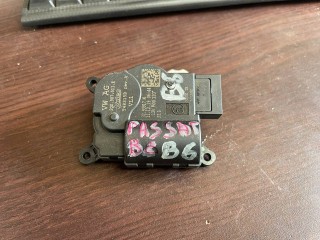 Моторчик заслонки печки, ориг. номер 2Q0907511E, Volkswagen Passat B6 2005-2010