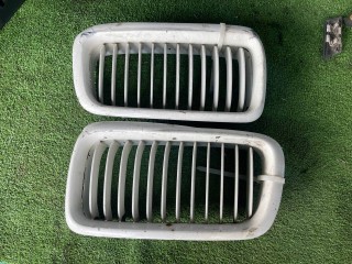 Решетка радиатора верхняя BMW 5 E34 1981-1988