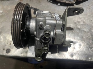 Насос гидроусилителя руля Mazda Xedos 6 1992-2000, левый руль, C00332600