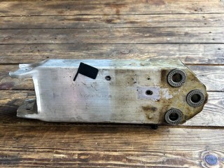 усилитель переднего бампера BMW 7 F01/F02 2008-2012