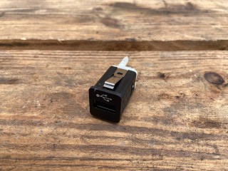 разъем AUX / USB BMW 7 F01/F02 2008-2012, 84109237656