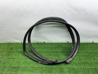 уплотнитель двери передней правой, ориг. номер LC6258760C, Mazda MPV 2 поколение 1999-2003