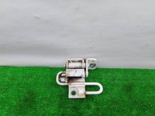 петля двери передней правой, ориг. номер 1T0831412C, Volkswagen Caddy 3 поколение 2004-2010