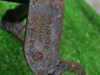 кронштейн (крепление), ориг. номер 2K0422167B, Volkswagen Caddy 3 поколение 2004-2010
