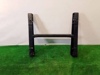 кронштейн (крепление), ориг. номер 2K0881034E, Volkswagen Caddy 3 поколение 2004-2010