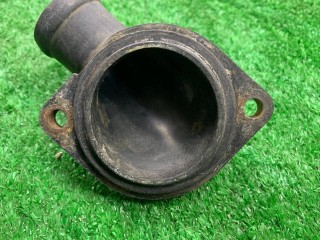 фланец (тройник) системы охлаждения, ориг. номер 055121121F, Volkswagen Passat B3 1988-1997