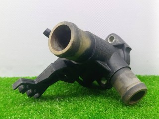 фланец (тройник) системы охлаждения, ориг. номер 037121133F, Volkswagen Passat B4 1993-1997
