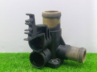 фланец (тройник) системы охлаждения, ориг. номер 037121133F, Volkswagen Passat B4 1993-1997