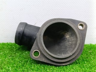 фланец (тройник) системы охлаждения, ориг. номер 055121121F, Audi 80 B4 1991-1996