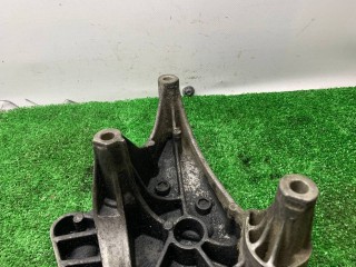 кронштейн двигателя, ориг. номер 03G199207G, Volkswagen Passat B6 2005-2010