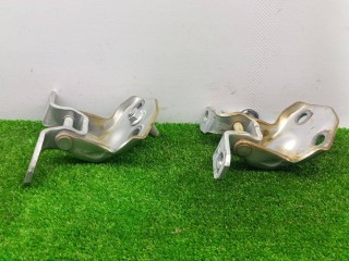 петля двери передней левой, Mazda MPV 2 поколение 1999-2003
