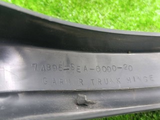 накладка петли багажника левая, ориг. номер 74896SEA000020, 74895SEA000020, Honda Accord 7 поколение 2002-2006