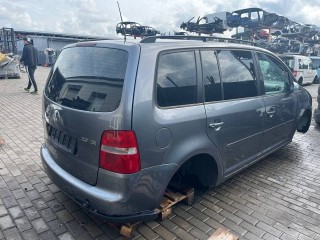 Накладка петли капота левая, ориг. номер 1T0805233A, Volkswagen Touran 1 поколение 2003-2006